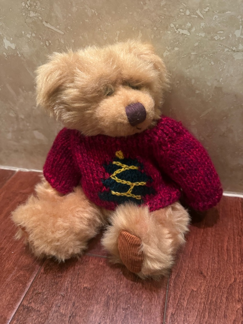 RUSS BERRIE BEARS FROM THE PAST  - 10" PLUSH CHRISTMAS BEAR - FIRESIDE W/SWEATER